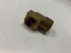 Raccord coudé sur culasse (Gm2137281)